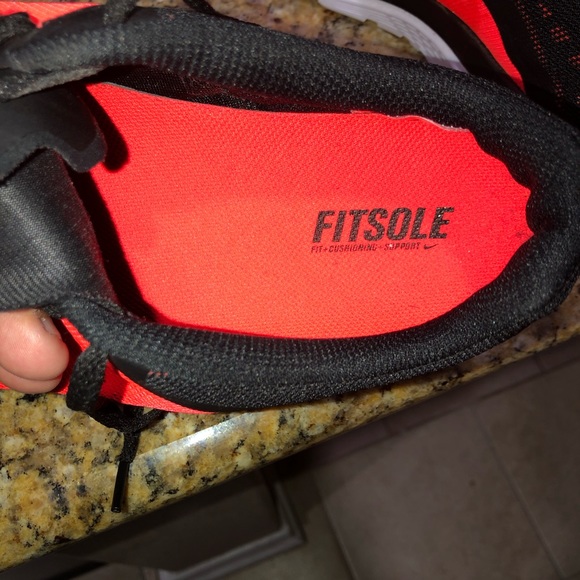 Nike - Picture 4 of 6